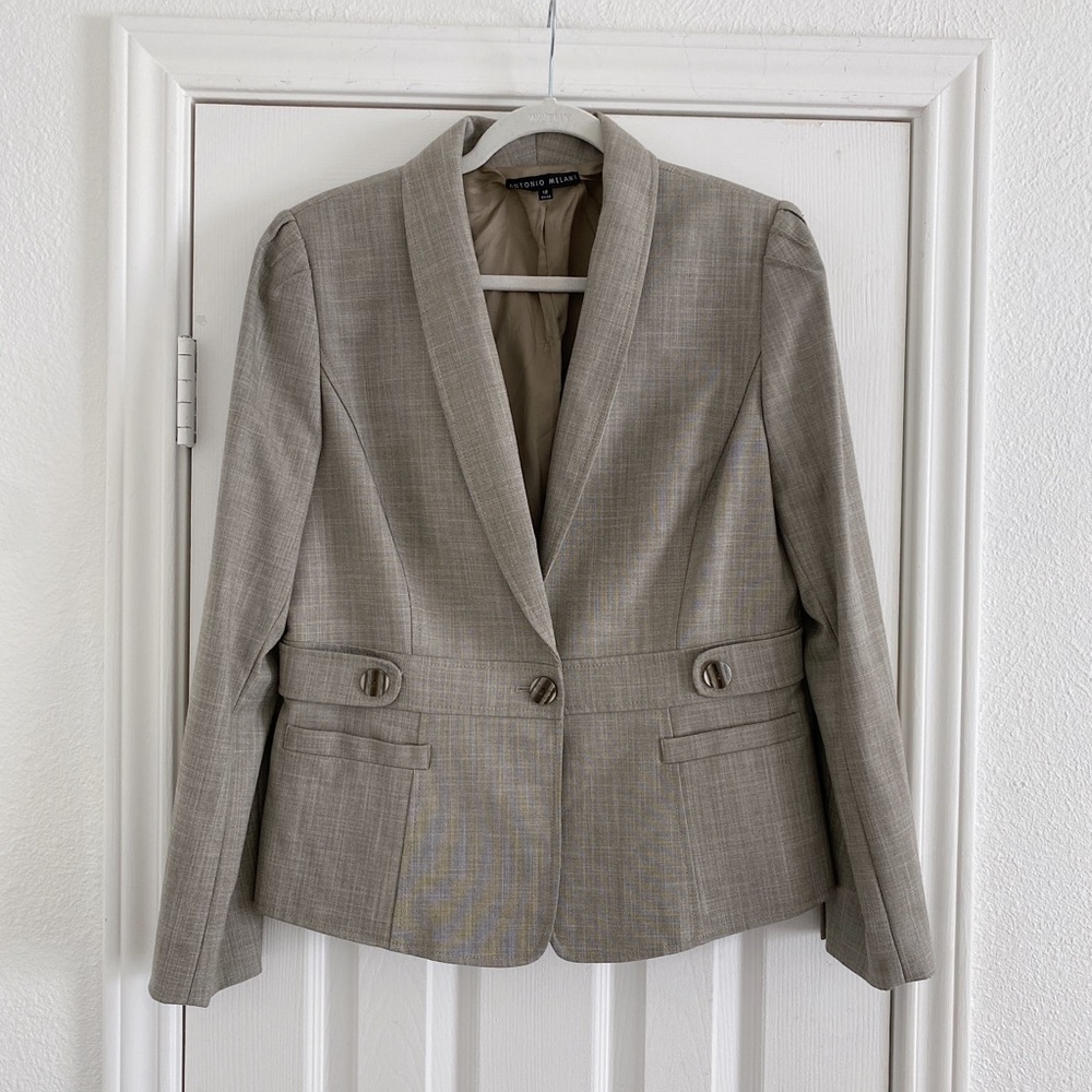 Beige/grey women’s blazer